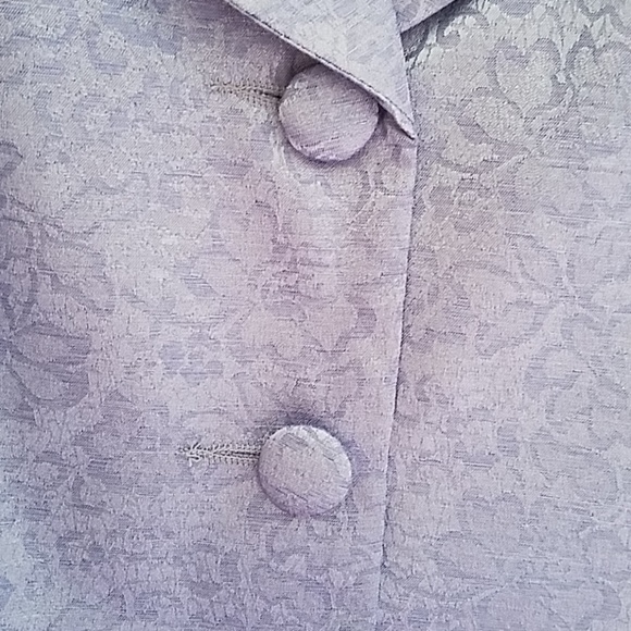 Woman's skirt suit - Picture 4 of 4